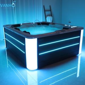 2025 Acrylic Outdoor Hot Tub - LED & Hydro Jets